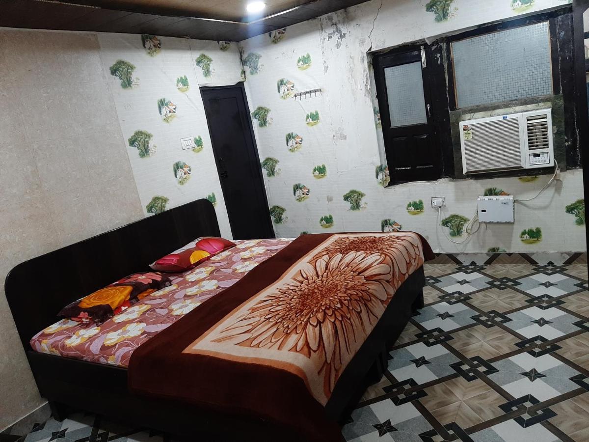 מטורה Shri Haridas Dham מראה חיצוני תמונה